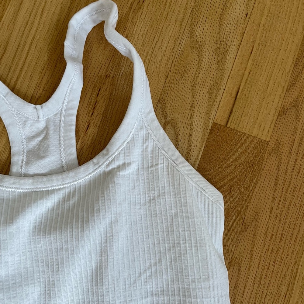 Lululemon Racerback with Built In Bra Size 6 - Picture 3 of 3